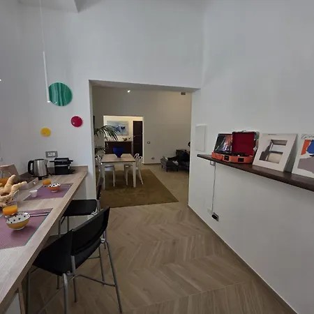 Mwc - Via Ganaceto 100