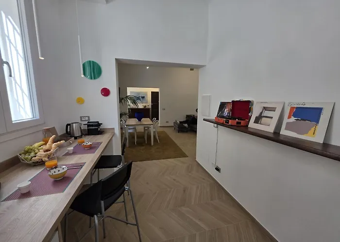 Mwc - Via Ganaceto 100